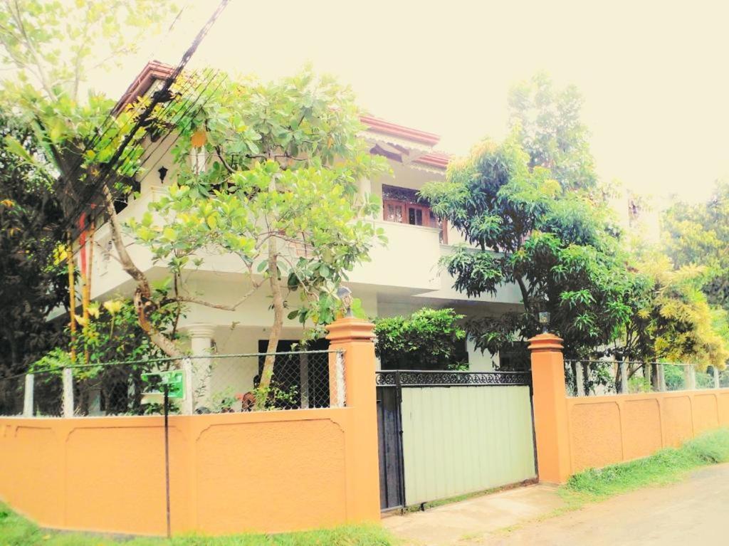 Appartement The Tourist Balcony à Negombo Extérieur photo